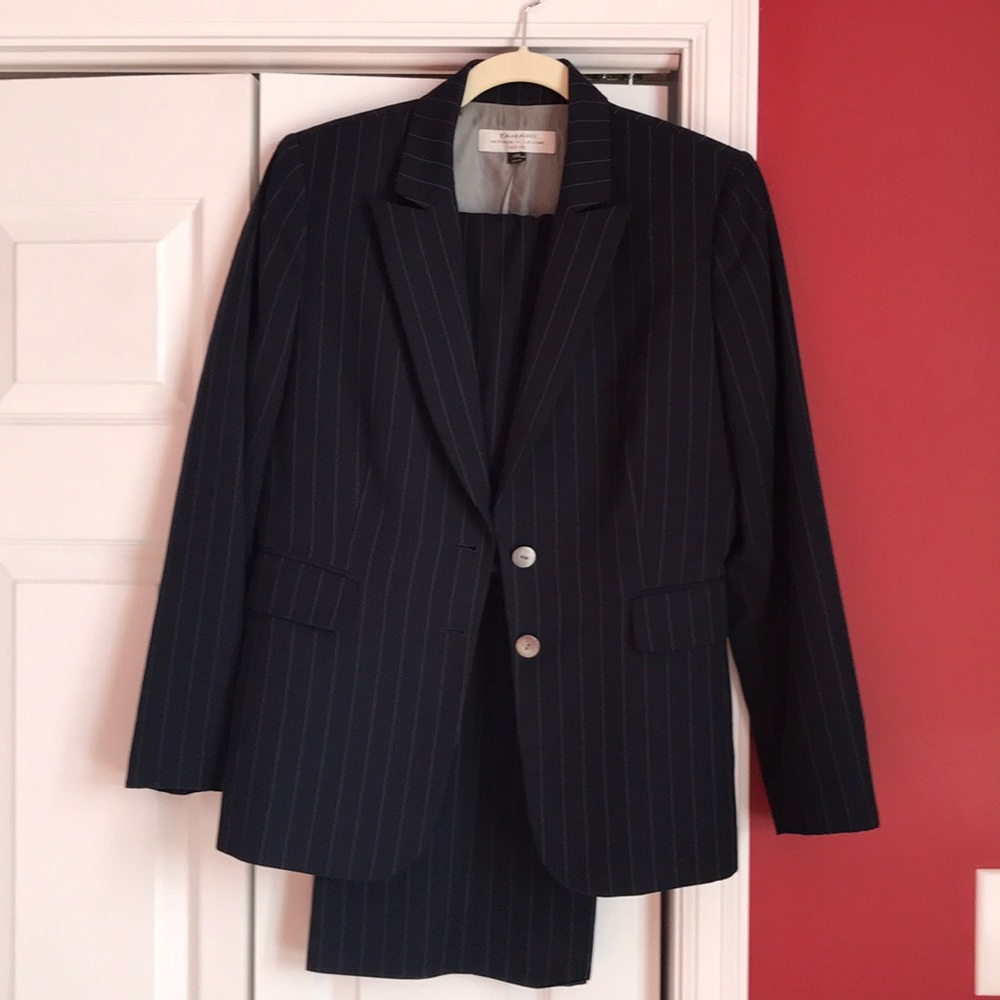 Tahari dark navy two piece pantsuit